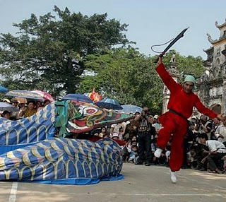 Le Village des serpents et sa fête